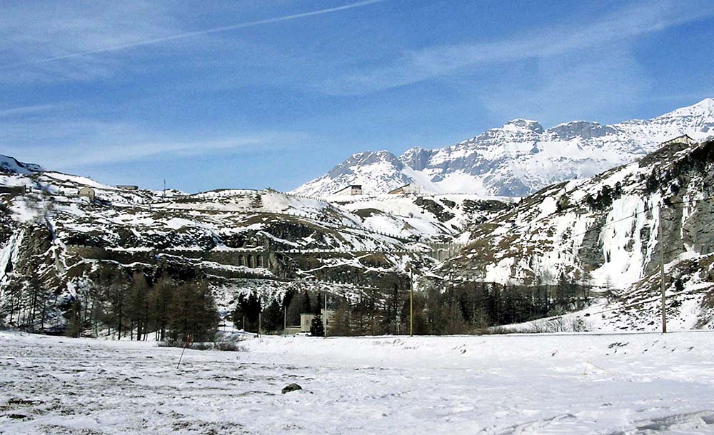 La piana di San Nicolao, con la "scala" sullo sfondo